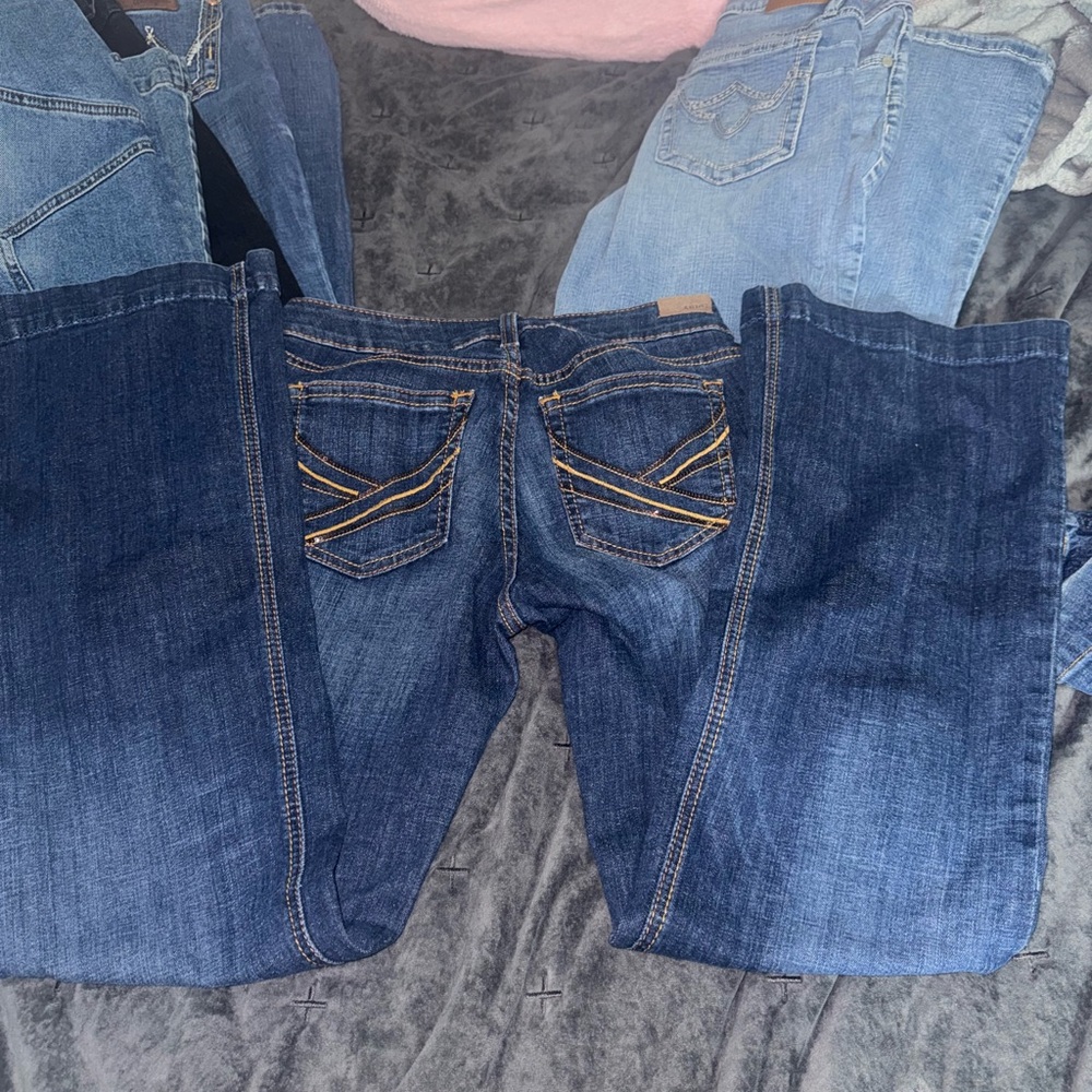Ariat jeans worn a good amount of times 50$ for both size 28 regular